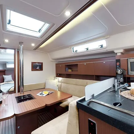 Botel ''alkyoni